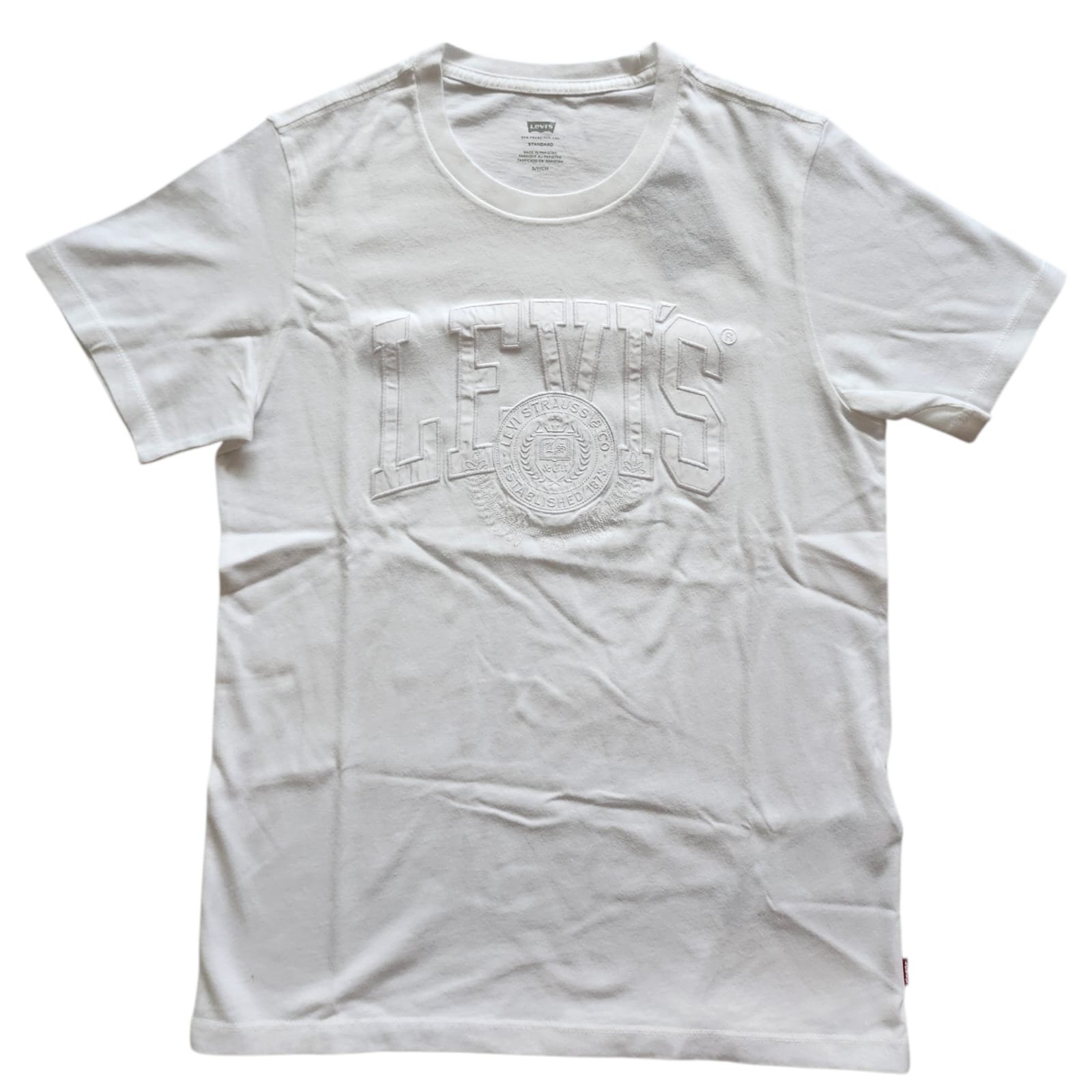 Camiseta Levi's con bordado